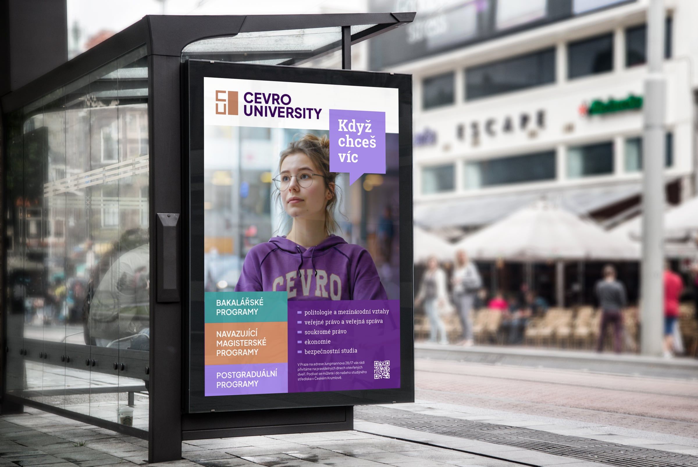 Citylight na zastávce s kampaní Když chceš víc