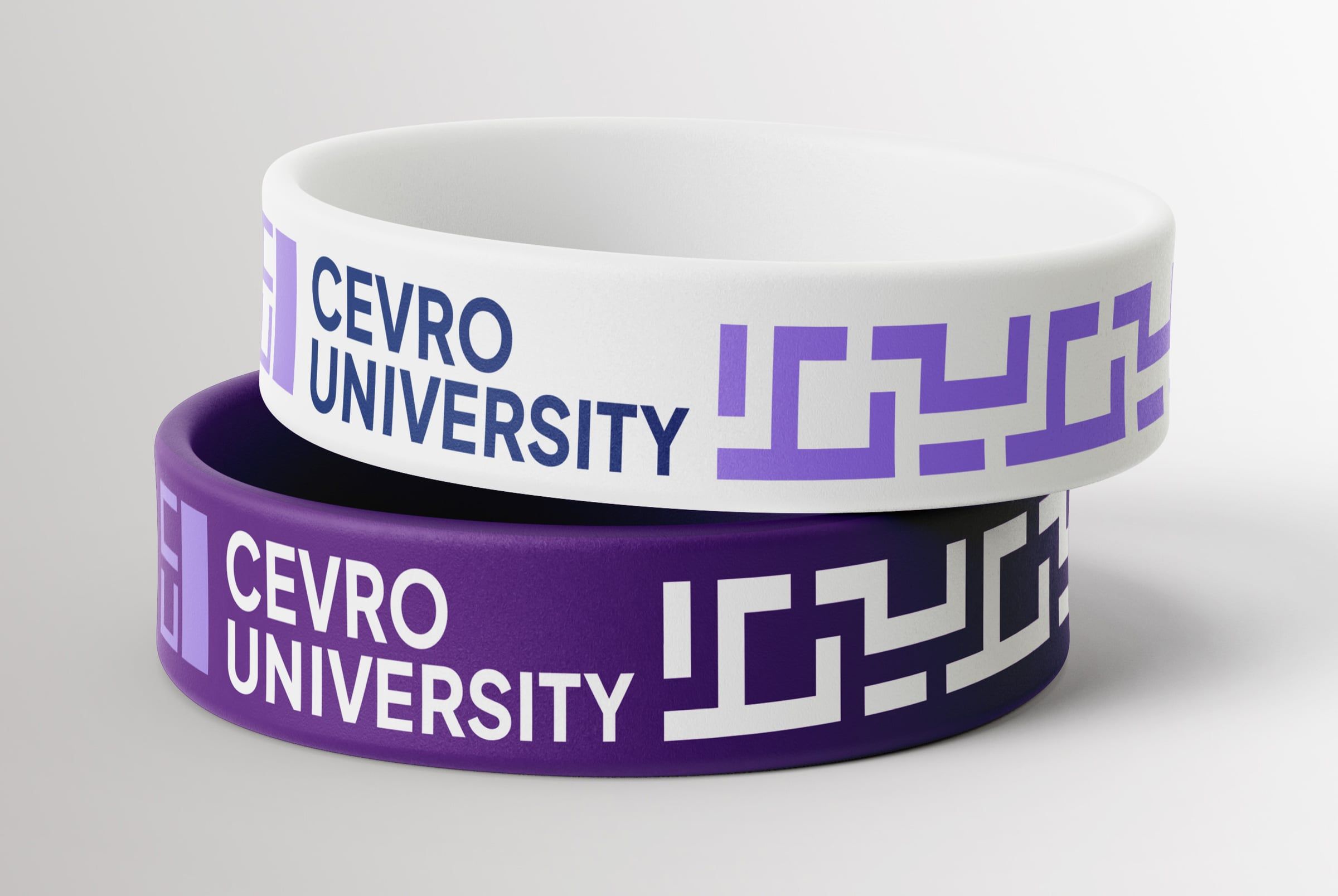 Bílý a purpurový náramek CEVRO University